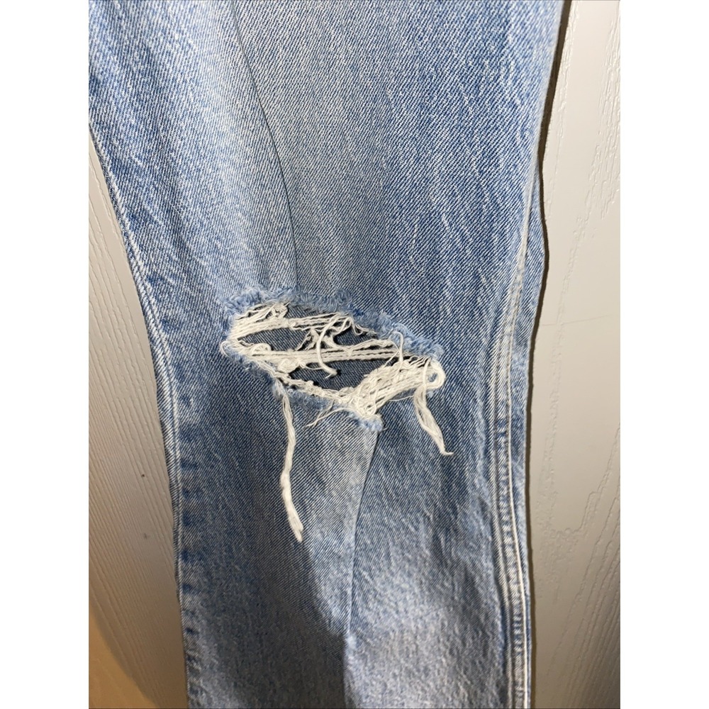 Levi's Women's 70's High‎ Rise Flare Jeans 28 Distressed Light - Picture 3 of 10